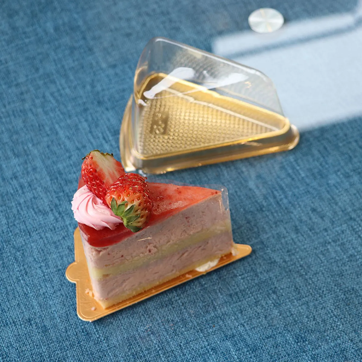 50Pcs Triangle Cake Boxes Food Safe Plastic Moon Cake Tray Gift Packaging Suitable for Weddings Showers Birthday Party