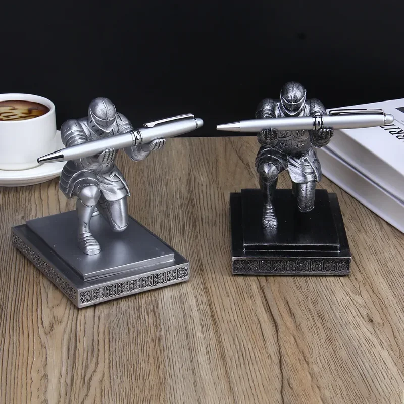 

Vintage decorative pen holder Cool Executive Knight Pen Holder Knight-Kneeling Pen Holder Stand for School Office Stationery