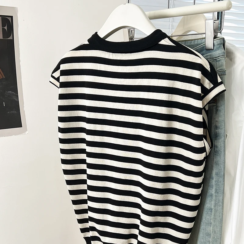 Summer Knitted T-shirt 2025 New Loose Short-sleeved Sweater Design Sense Niche Striped T-shirt Women Casual Versatile Tops