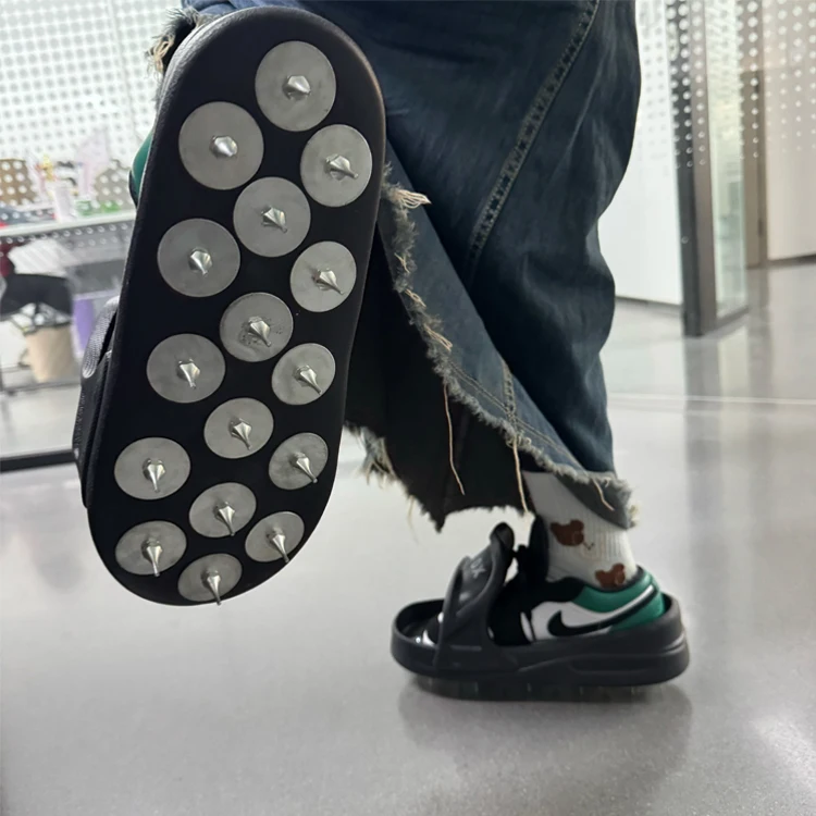 

Epoxy flooring tool, used for epoxy painted shoes with metal nails