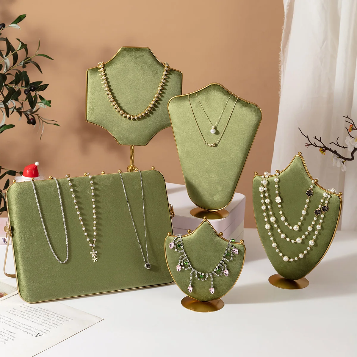 1pc Soft-Cushioned Green Jewelry Holder with Metal Base - Ideal for Vanity Countertop & Boutique Showcase, Store Window Display，