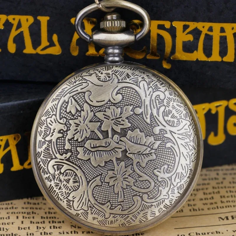 Bronze Retro Wolf Engraved Quartz Pocket Watch Clamshell Style Men and Women Vintage Necklace Watch Pendant Accessories