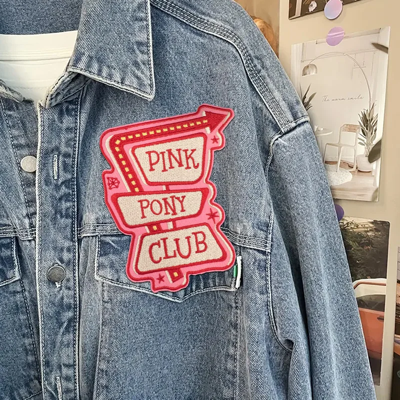 2 شعارات نادي المهر العتيقة - تطبيق يكي/خياطة، مناسب لحقائب الظهر والقبعات والملابس - ديكور على الطراز الحديث في منتصف القرن، تصميم الخط الجريء - ضروري لعشاق الموضة العتيقة، وديكور القبعة، والرقع المطرزة #1