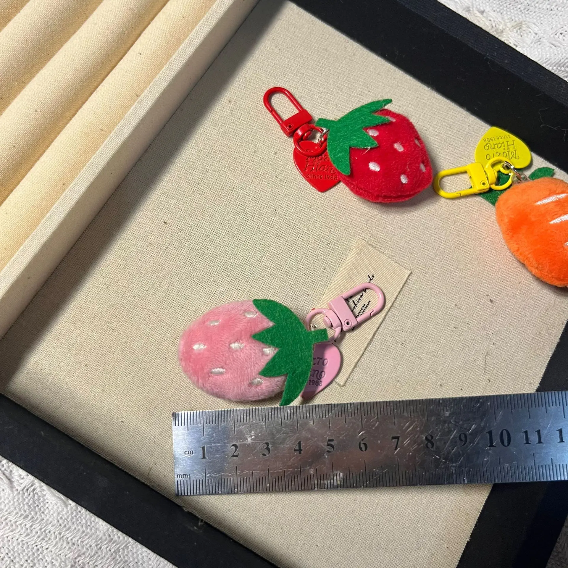 New Strawberry Cute Pendant Gift Cute Retro Bag Hanging Small Gift Plush Doll Bag Decoration Keychain Love Pendant