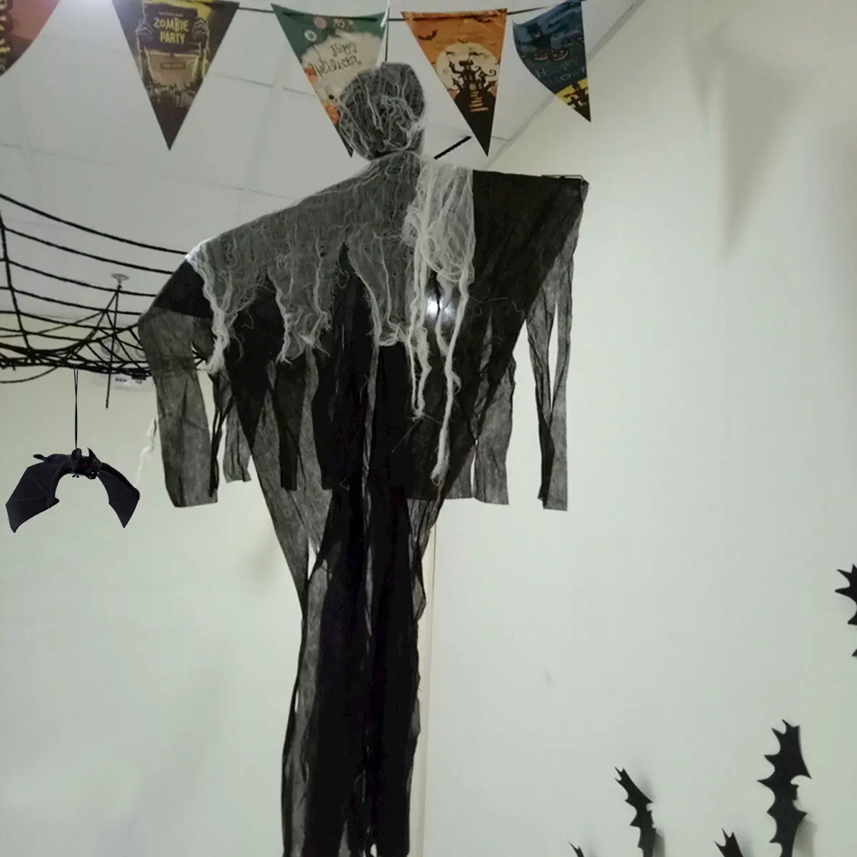 3Pcs Easy Install Halloween Bat Ornaments Realistic Hanging Decor for Indoor Outdoor Haunted House Bar Masquerade Scary