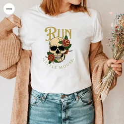 Run Little Mouse Harajuku print tee Dark Romance Reader Merch Bookish Booktok Smut lettore di libri piccanti book club literature shirt