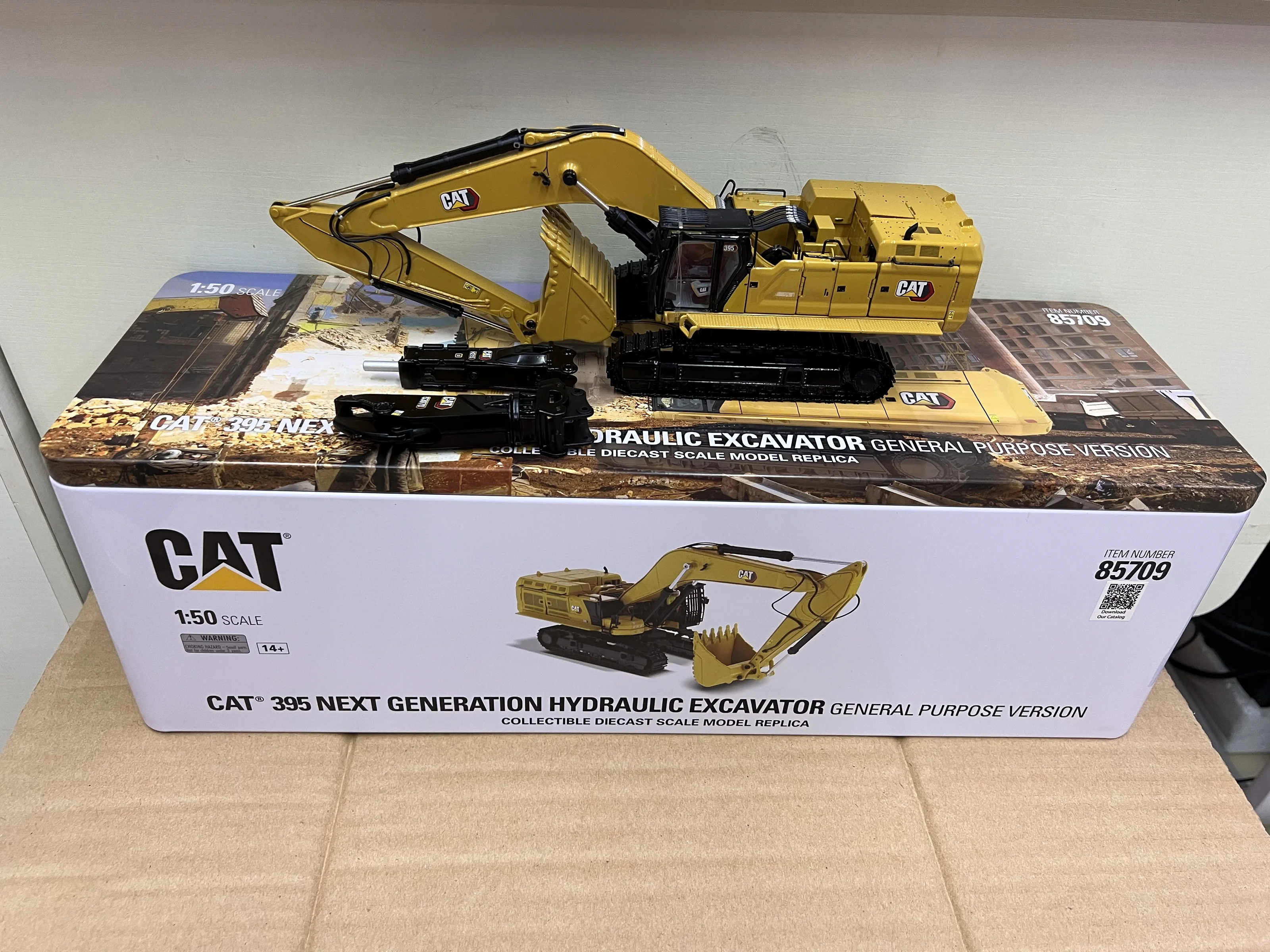 DM 1:50 Scale CAT 395 Hydraulic Excavator With Hammer and Demolition Pliers,Engineering Machinery DieCast Toy Model Gift 85709