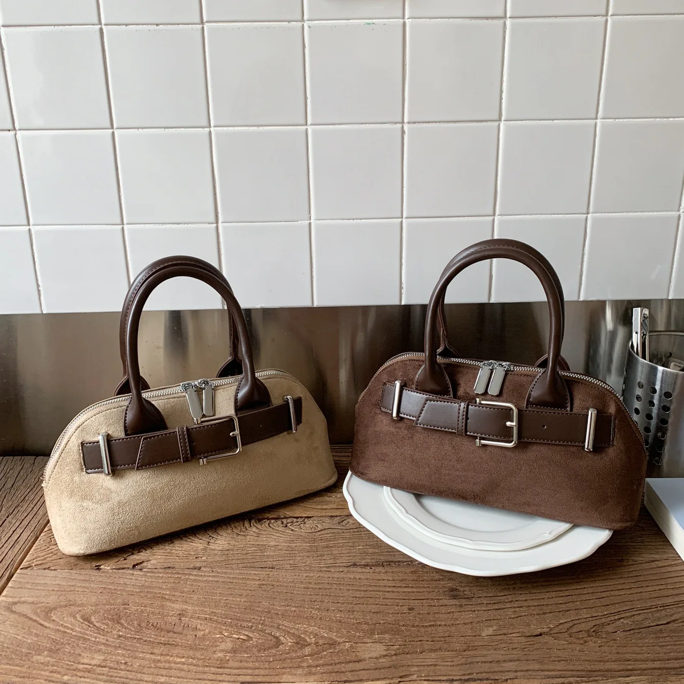 

Осенне-зимняя замшевая ретро-сумка кросс-боди, женская сумка 2025 года, новая легкая роскошная повседневная сумка в корейском стиле