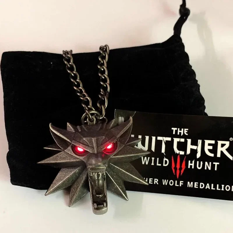 The Witcher 3 Wild Hunt LED Necklace Game Figure Geralt Wolf Head Pendant Necklace with Night Light Cosplay Jewelry Accessories