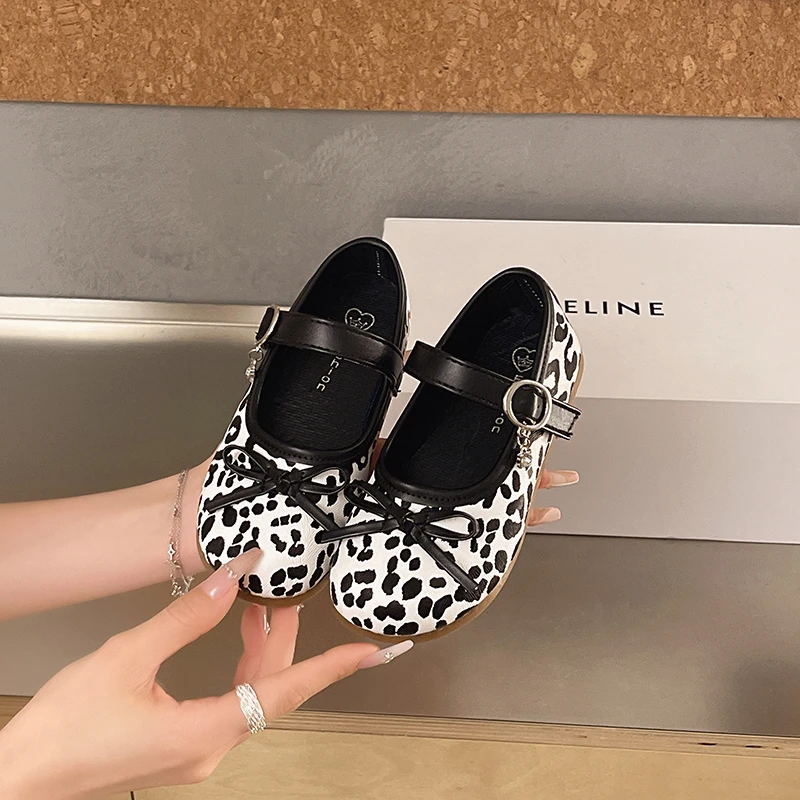 Little Girls Strappy Leather Shoes with Cute Bow 2026 New Autumn Kids Animal Print Ballet Flats Soft Sole Retro Party Wedding