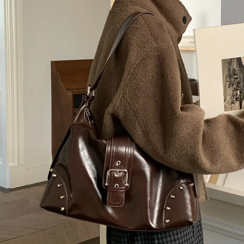 

2025 New Retro Niche Tote Bag for Work Versatile Studded Shoulder Underarm Bag Casual Handheld Crossbody Purse for schoolgirl