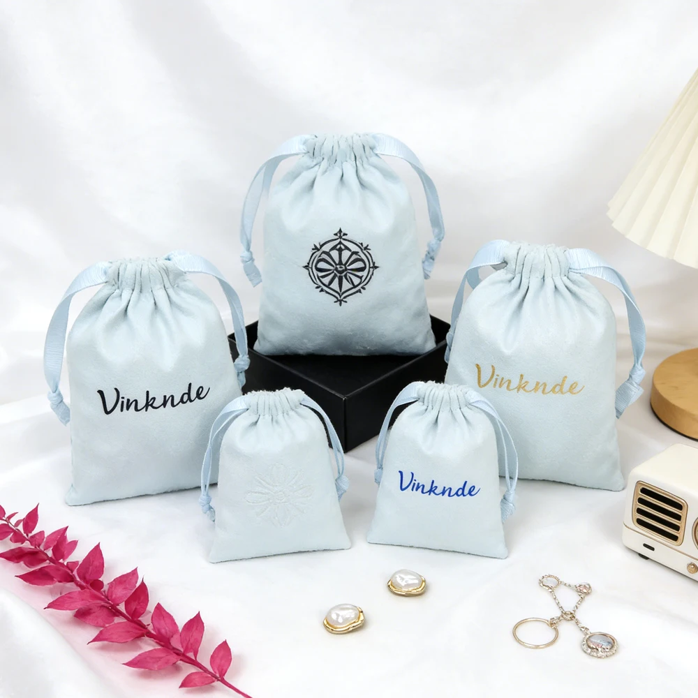 

Персонализированный подарочный мешочек из фланелевой замши на шнурке для ювелирных изделий: колец, серег, браслетов, подвесок. Сумка для хранения. Свадебные сувениры.