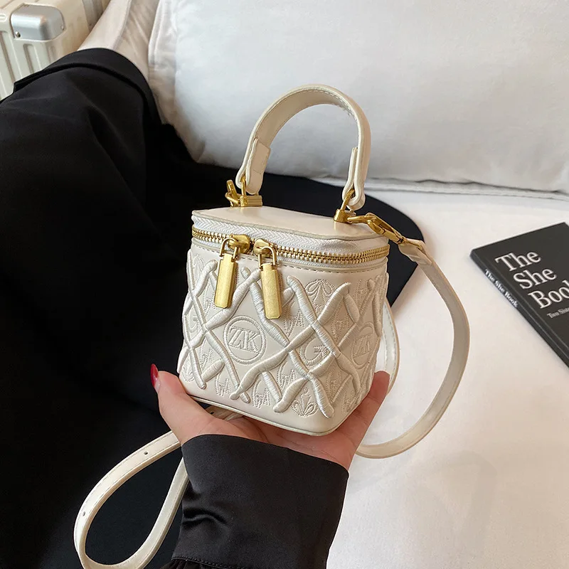 

2025 New Embroidery Woven Pattern Fashion Mini Bag Women's Bag Simple Foreign Style Shoulder Bag Versatile Oblique Span Handbag