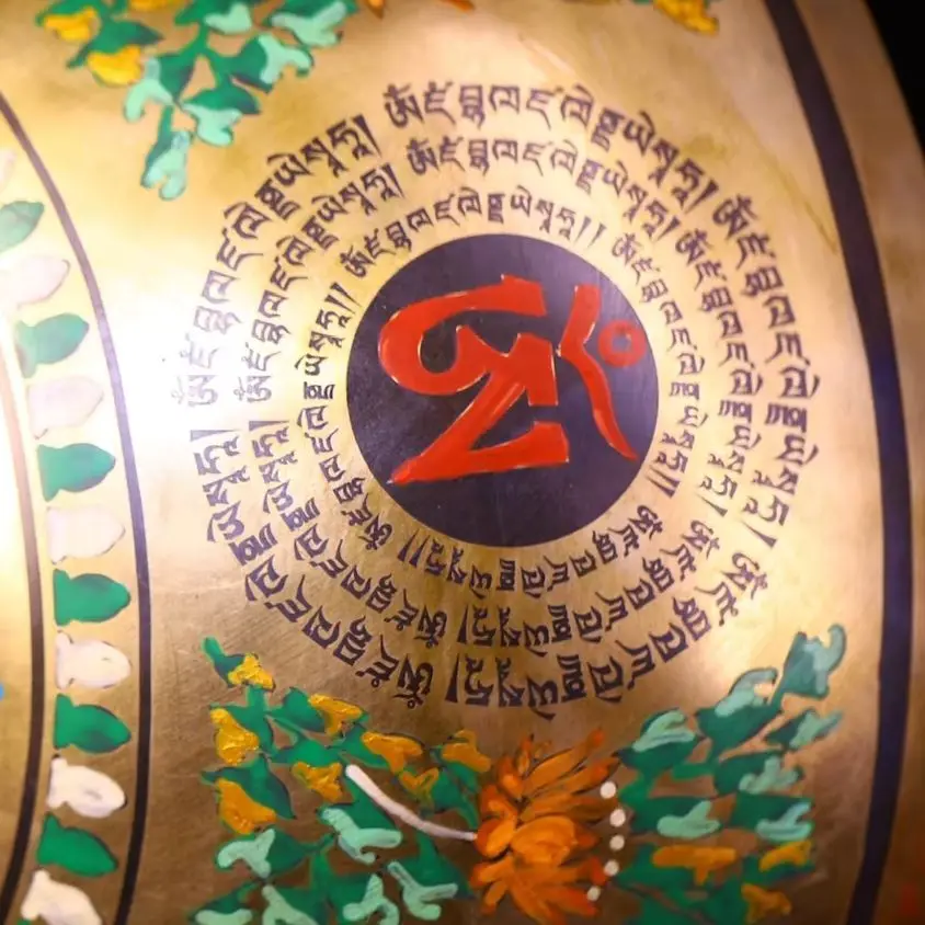 

Old Nepalese Folk Bronze Painted Yellow Jambhala Buddha Buddhist Music Bowl Sacrificial Bowl Worship Hall