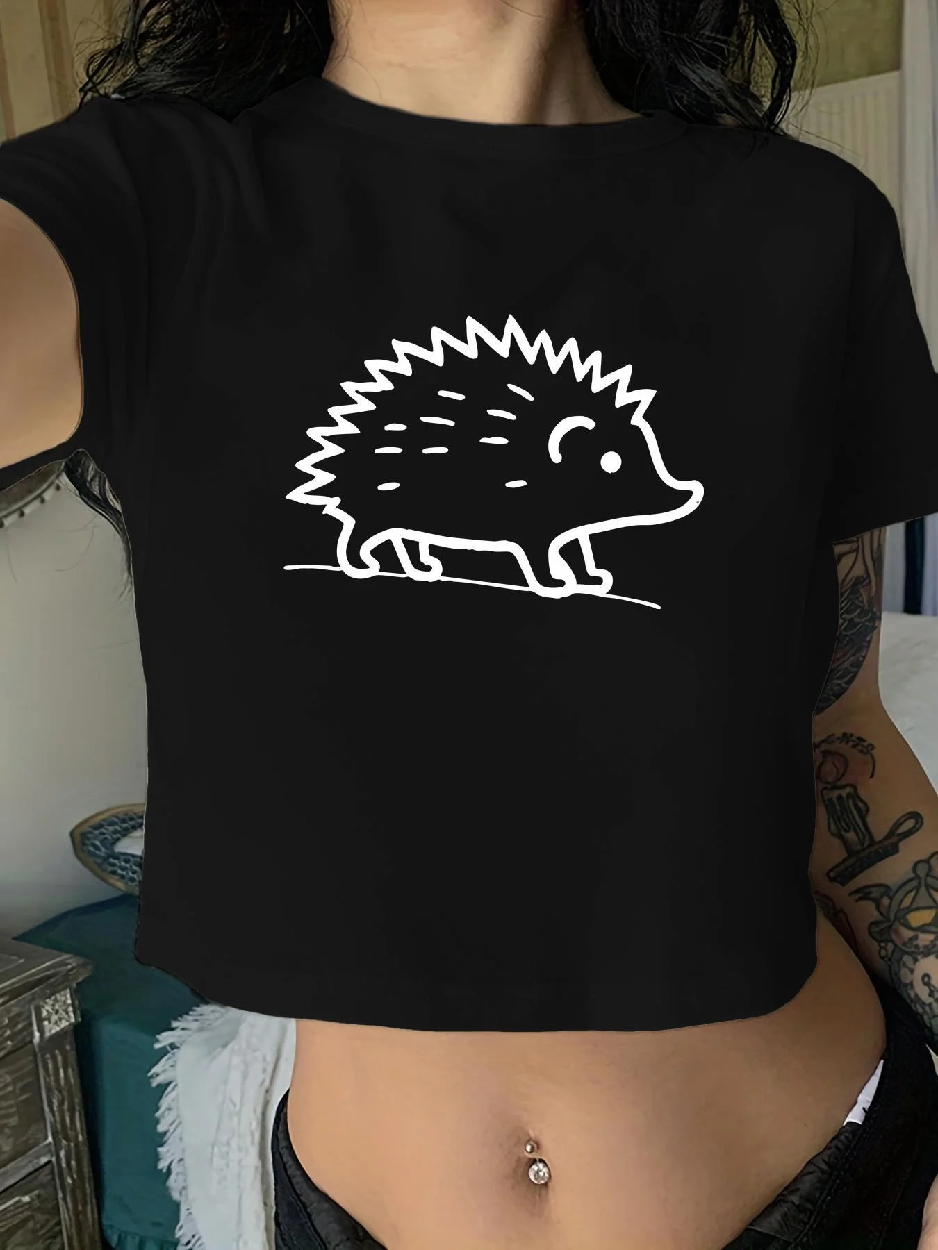 Women's Cropped Lightweight Everyday Top with Minimalist Hedgehog Graphic Non-Fabric for Cute Animal Print Tee Aesthetic Clothes
