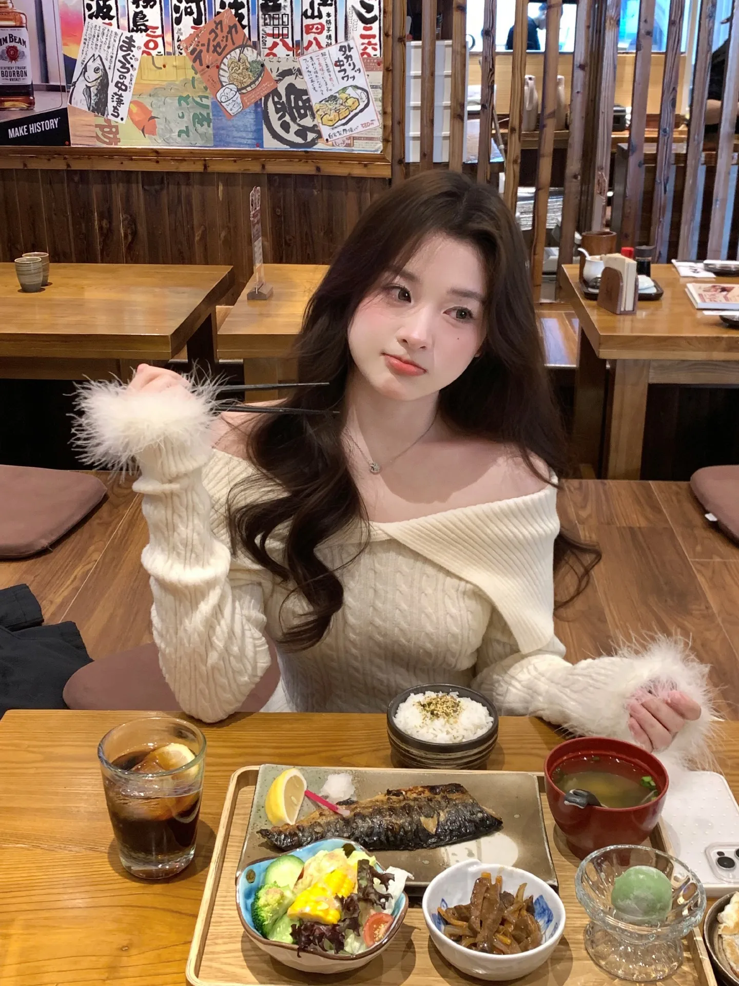 

Вязаный свитер на одно плечо для женщин: модный весенний дизайн, мягкий, повседневный, удобный, из полиэфирного волокна