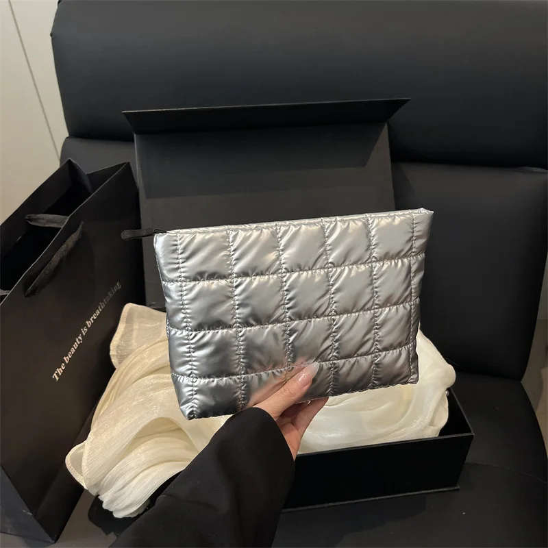 New Solid Color Travel Cosmetic Bag for Women Large Capacity Makeup Organizer Bag Cosmetic Bag Padded Quilted Makeup Storage Bag