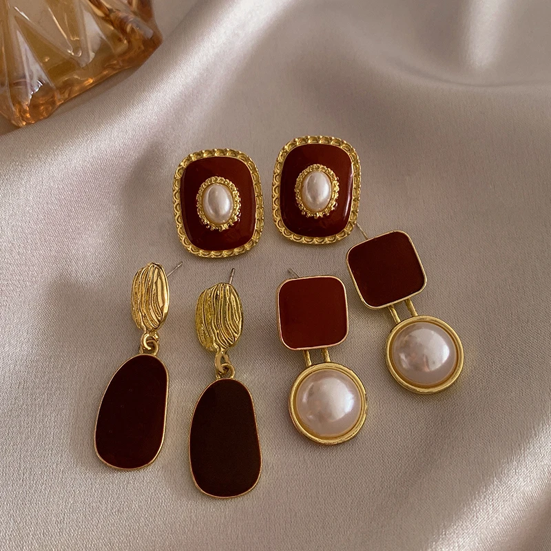 Mode Geometrische Rote Emaille Ohrstecker für Frauen Aussage Vintage Imitation Perlen Ohrringe Licht Luxus Party Schmuck Geschenk – Detail 3