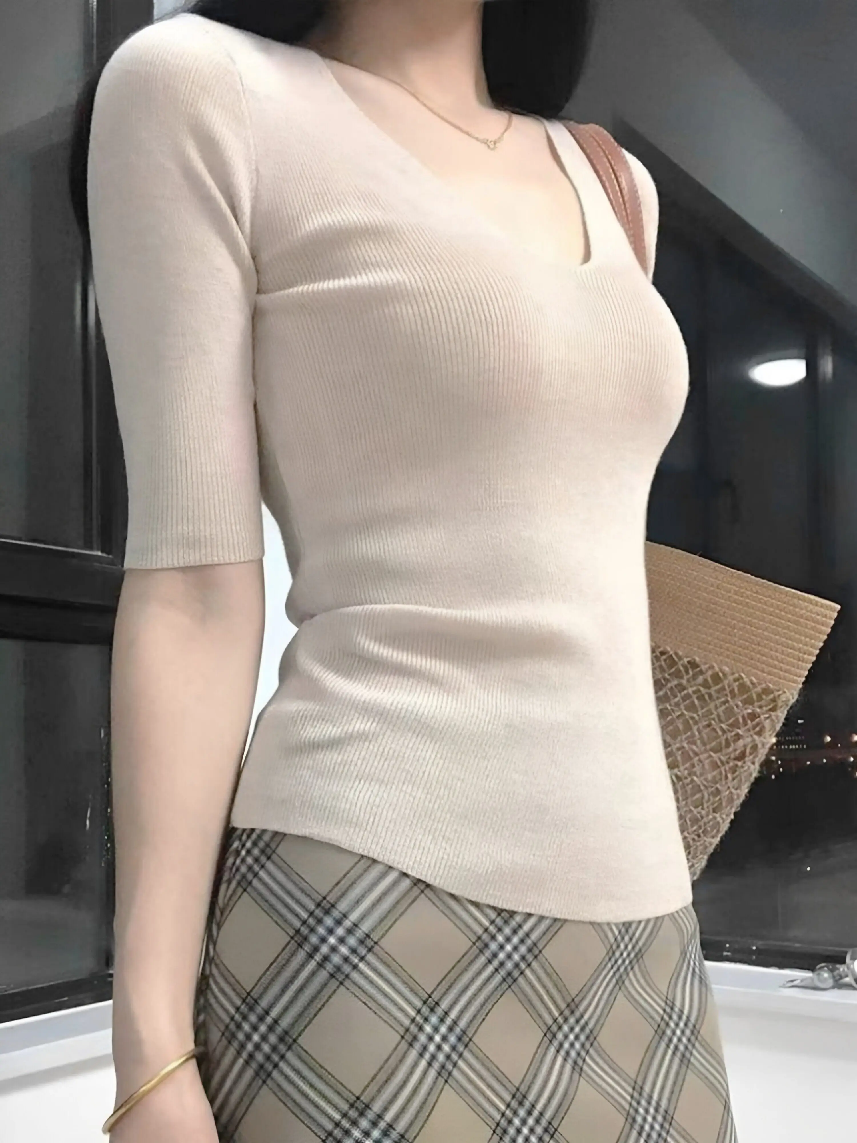 

Slim Fit V-Neck Knitted Base Shirt Women's 2026 Spring Summer New Style Five-Quarter Sleeve T-Shirt Top French Style Soft Kni...