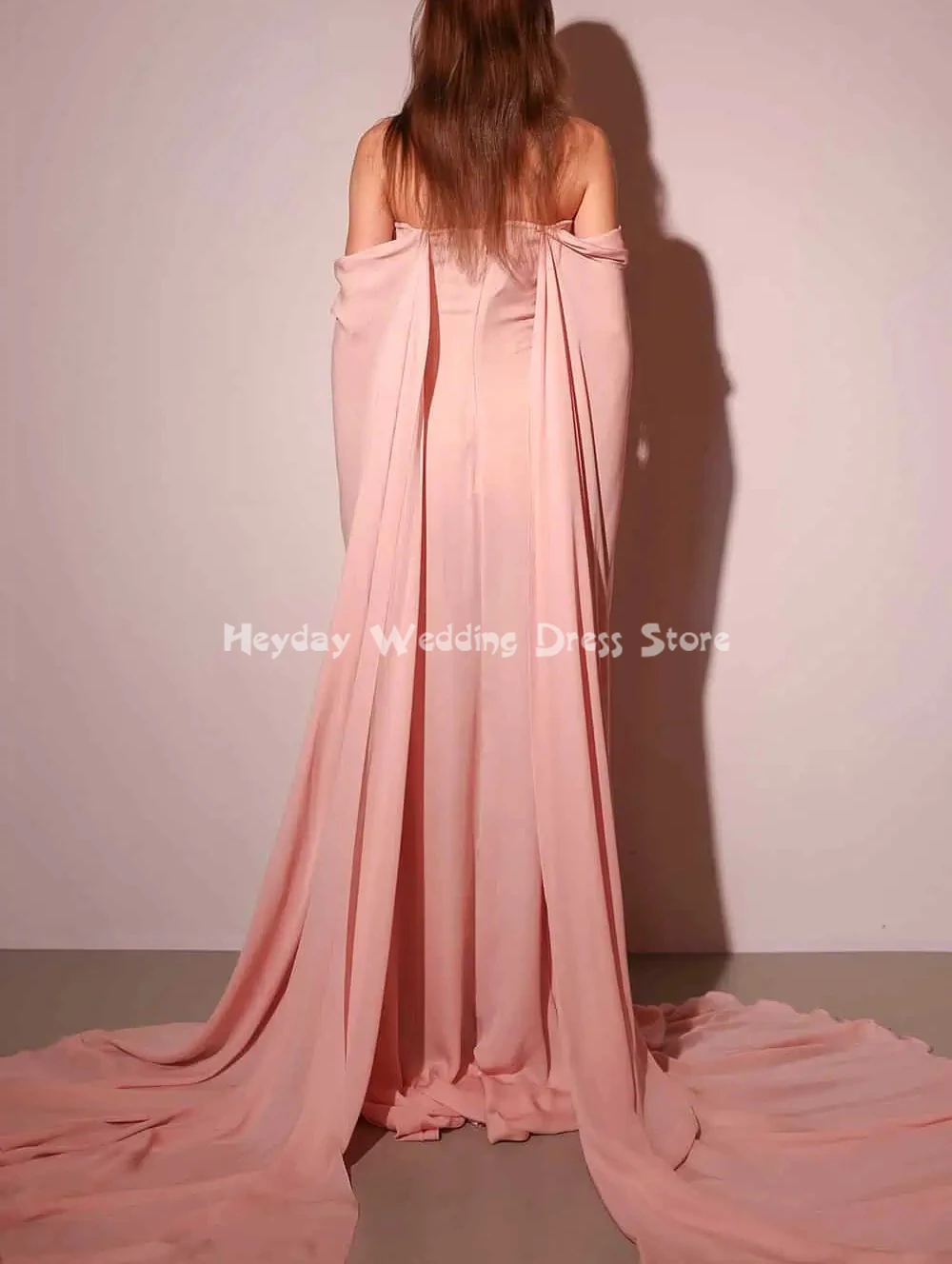 ชุดราตรีผู้หญิง Heyday ประดับลูกปัด คอวี แขนยาว ทรงเปิดไหล่ พร้อมชายกระโปรงยาวลากพื้น ดีไซน์หรูหรา ปี 2025