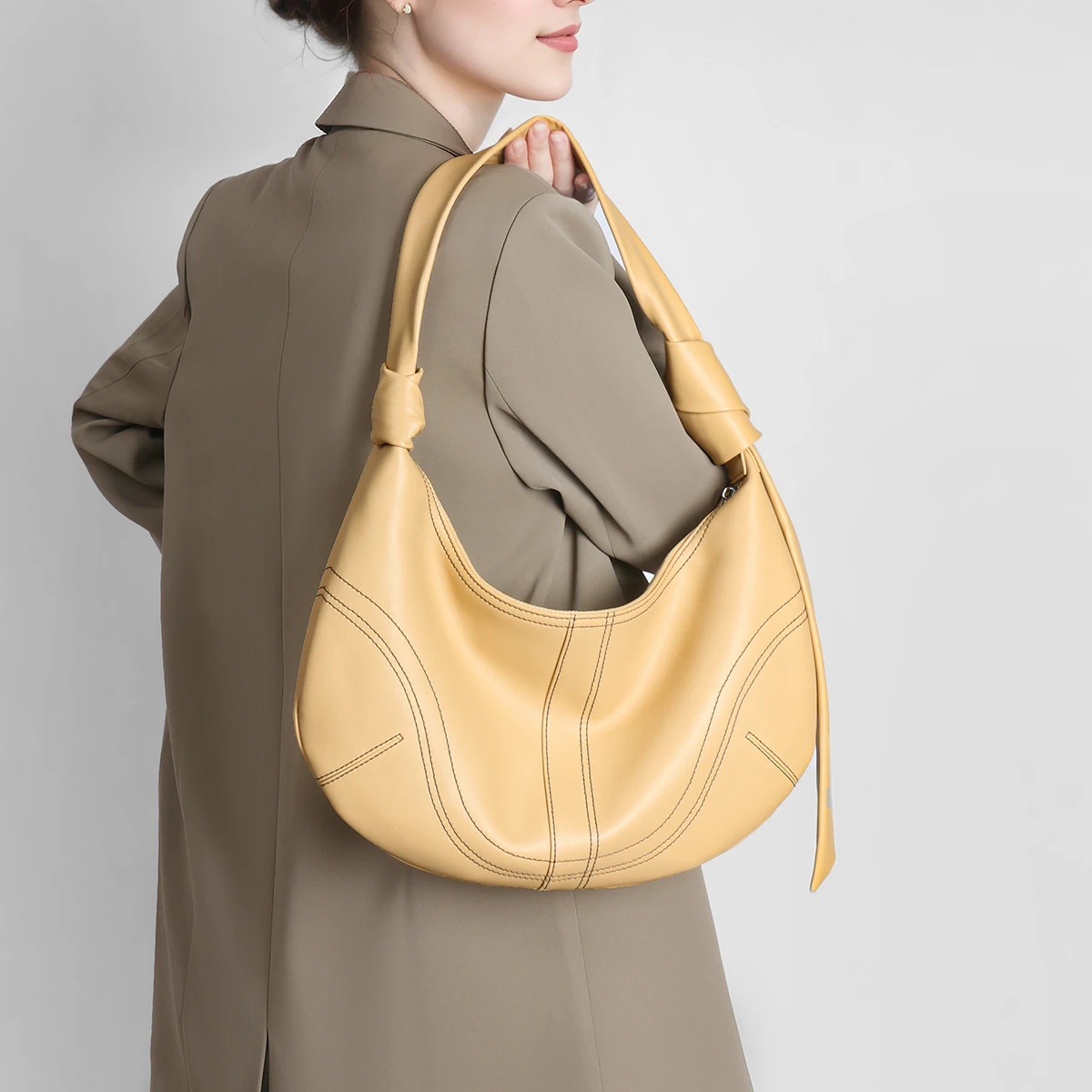 

Niche First-Layer Cowhide Underarm Bag, Commuter Casual Lazy Style Dumpling Bag, Hand-Held Crossbody Bag