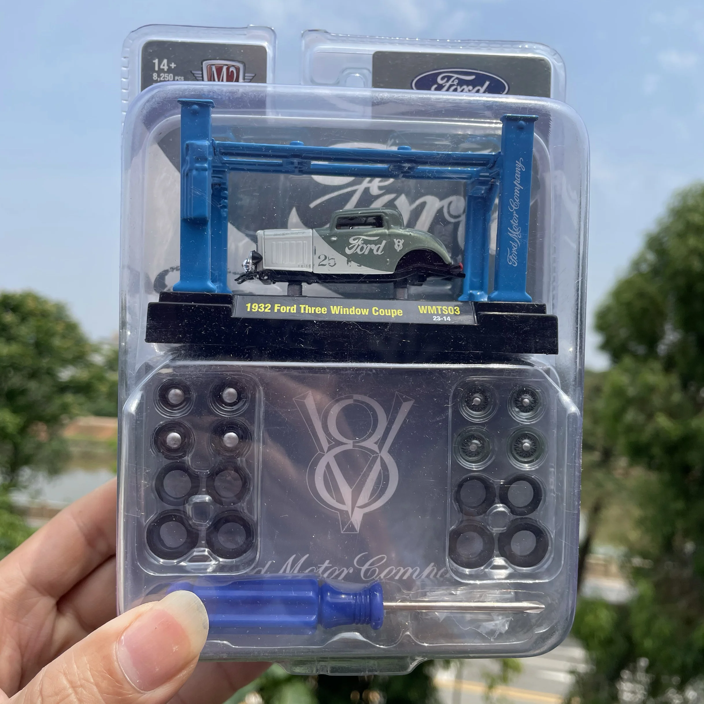 

Diecast 1:64 Scale Ford Vintage Car Model Collectible Toy Gift Souvenir Display Ornament