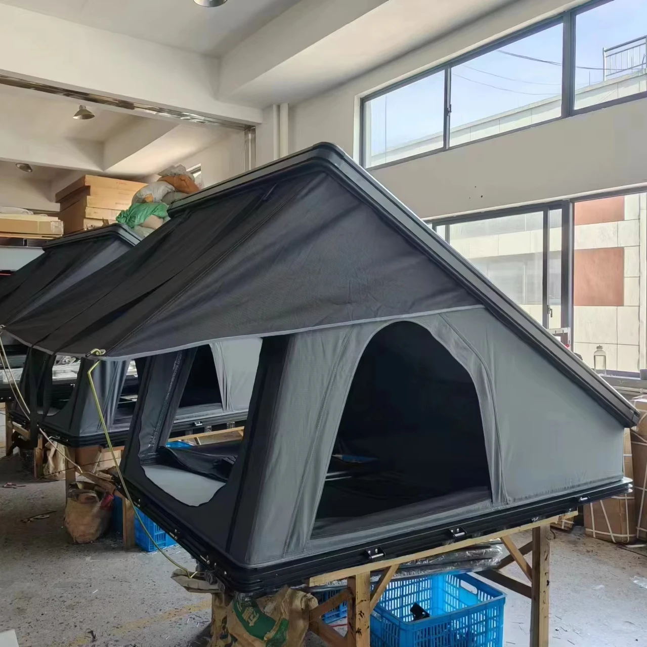 

WJW DZ Advanced Customization 4X4 Offroad Car Rooftop Tent Black Automatic Open Side Awning with Aluminum Cover Shell for Outdoo