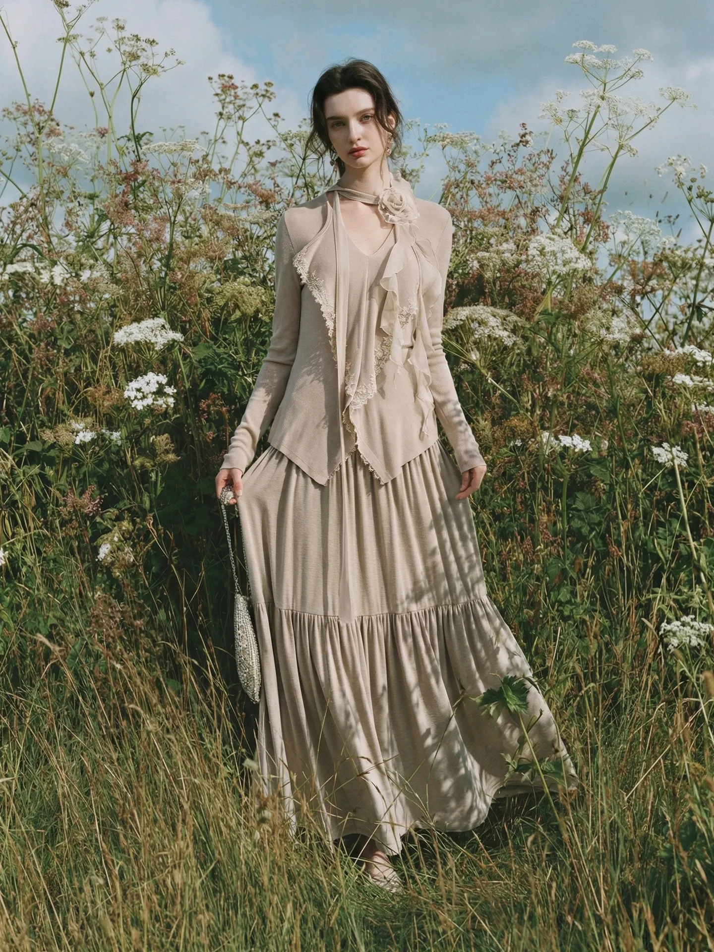 

Peter Pan Uncle Wind Peace Bouquet Lace Decorated V-neck Pleated Half Skirt Set Women's Fashion Spring Two-piece Suit