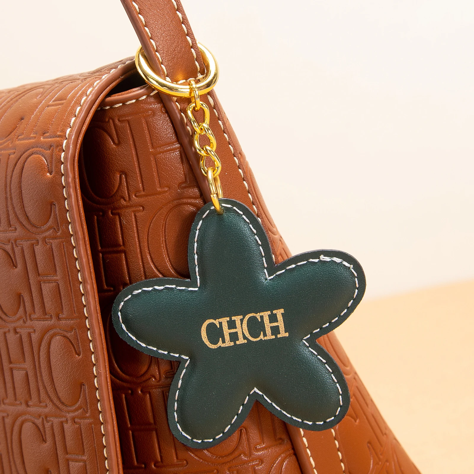 ديكور معلق للأمتعة جديد 2025 مع نمط زهرة الدب تيدي بير وزخرفة بسيطة