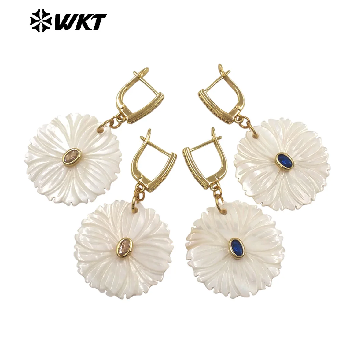 WT-MPE182 Cute And Romantic Style Flower Shape In Smooth Natural White Shell Zircon Paved Ear-Clips Earrings