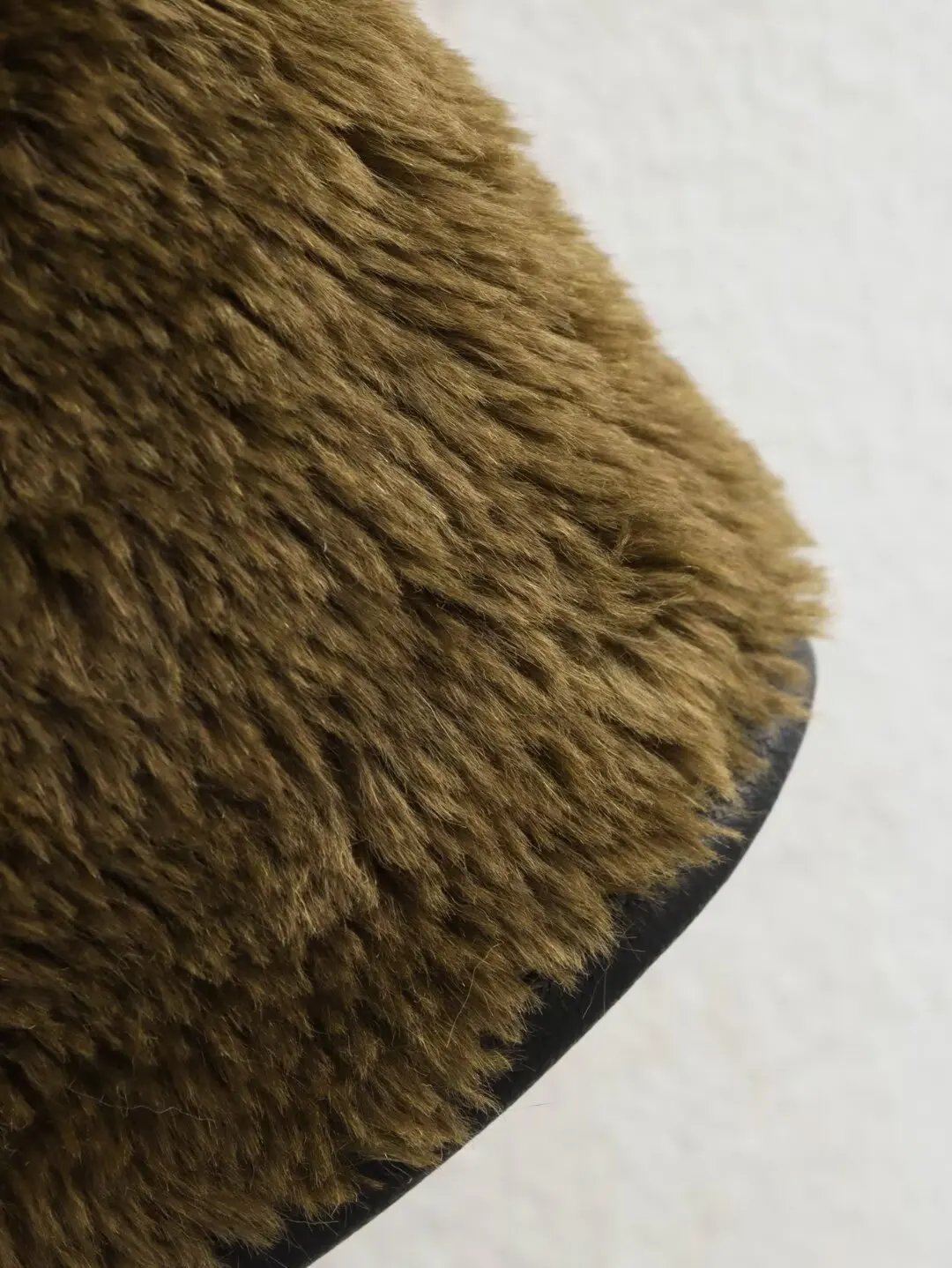 سترة نسائية موضة 2025 على الطراز الأوروبي والأمريكي لخريف جديد بخياطة من الفرو الصناعي بياقة دائرية وأكمام طويلة ملابس خارجية Mujer