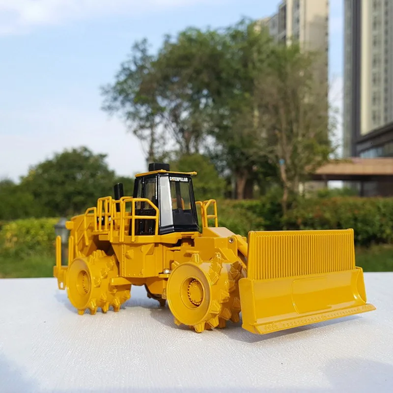 Diecast 1:50 Scale CAT 836H Landfill Compactor Bulldozer Loader Alloy Construction Machinery Model Collection Souvenir Display