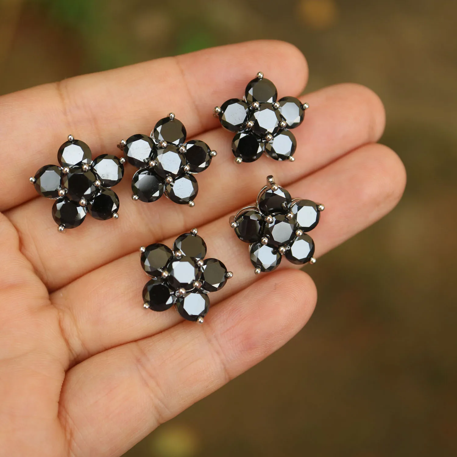 5pcs/lot flower crystal star buttons Cubic zirconia button for clothes Decorative CZ sewing buttons for cashmere Knit cardigan