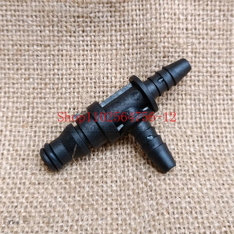 

Suitable for Mercedes-Benz GLK Class E Class GLK200GLK260 water kettle pipe joint E200E260 return pipe tee