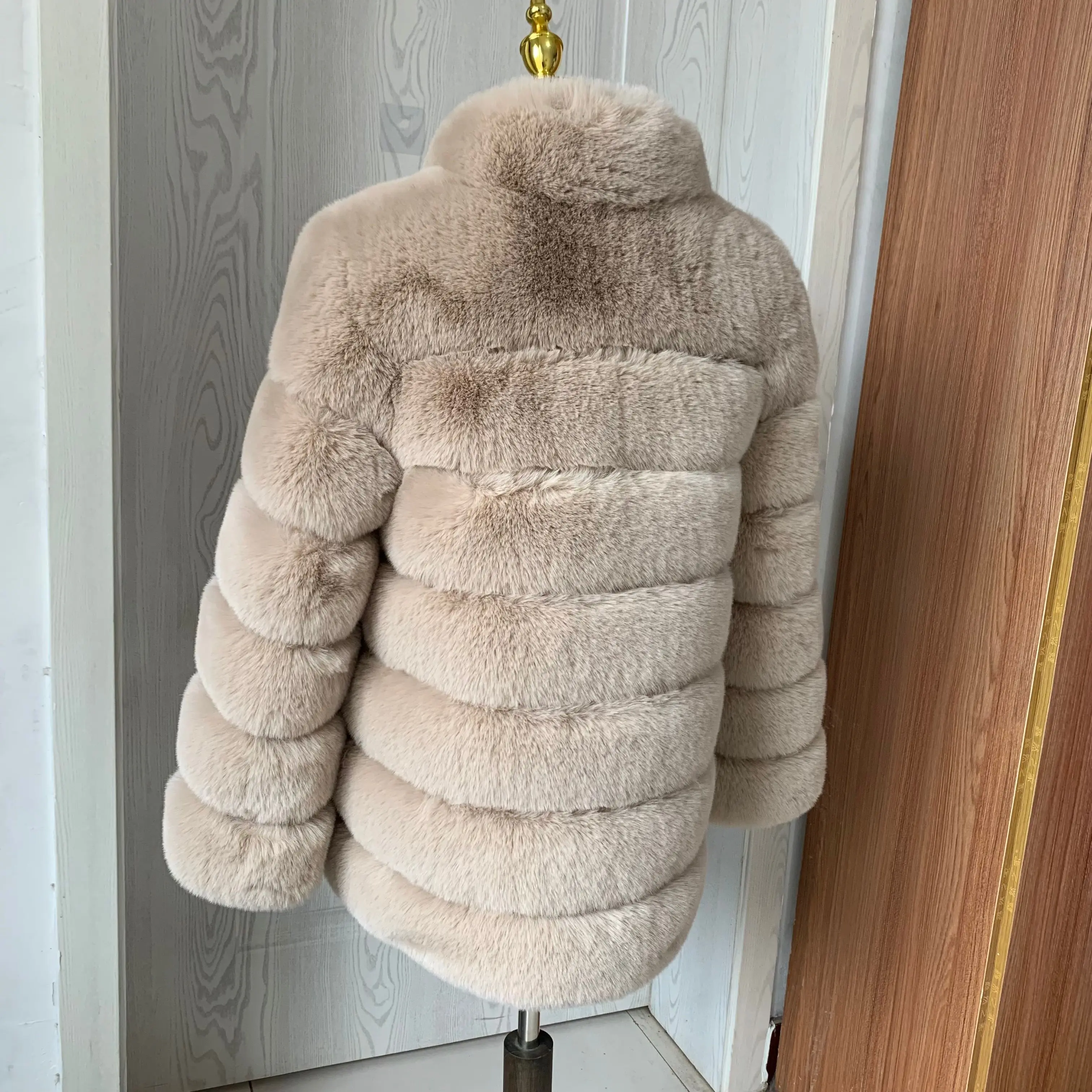 2022 Women\'s New Faux Fur Jacket Winter Warm Coat Plus Stand Collar Pink Faux Fox Fur Ladies Coat 70cm Long Sleeve Fluffy Fur