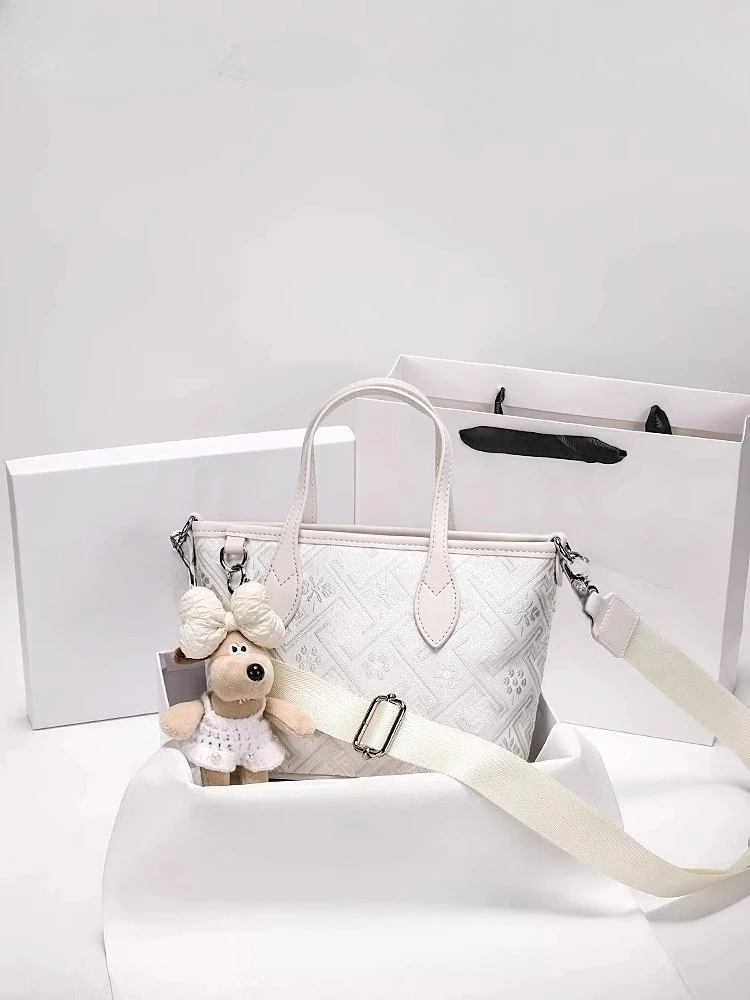 

Chinese Style and Luxury Tote Bag with Charming Embroidery and Pendant Women's Stylish and Versatile Handheld Crossbody Bag