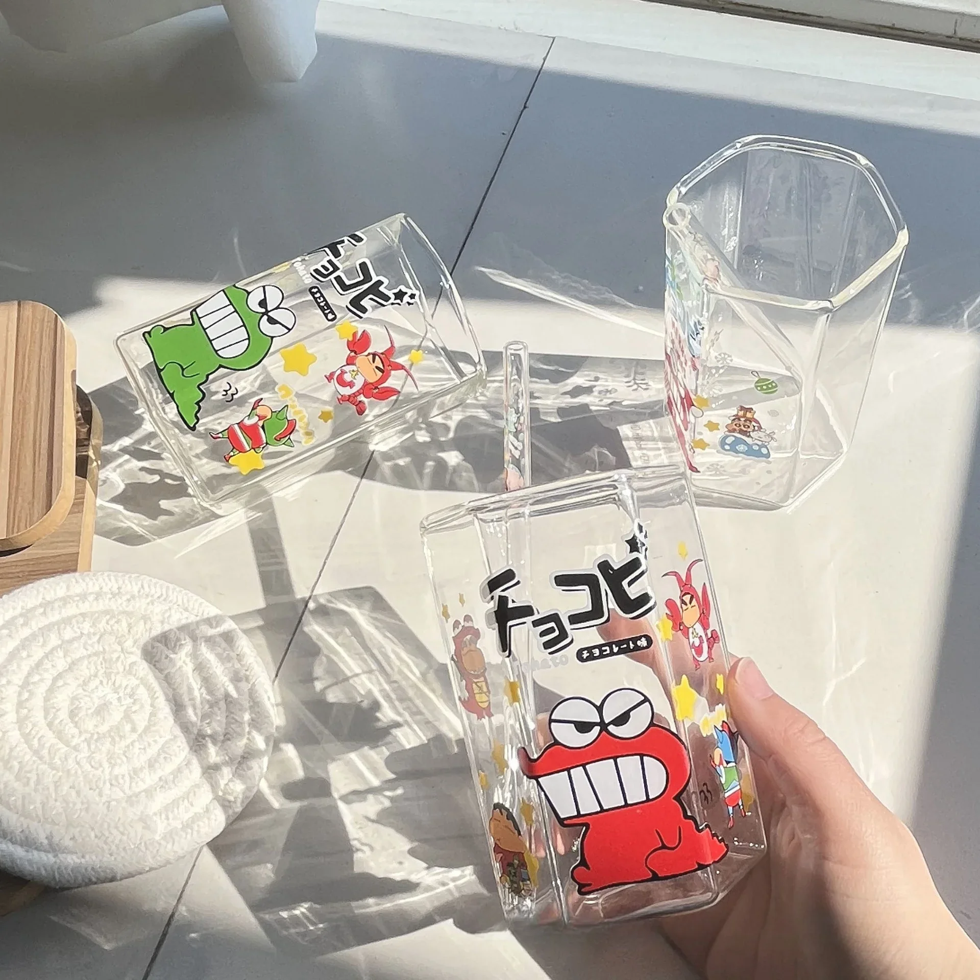 Sechseckiger Crayon Shin-chan Glasbecher Hochwertiges Borosilikatglas Cartoon-Krokodil Kaffeetasse Küchen-Trinkgeschirr Wohnaccessoires