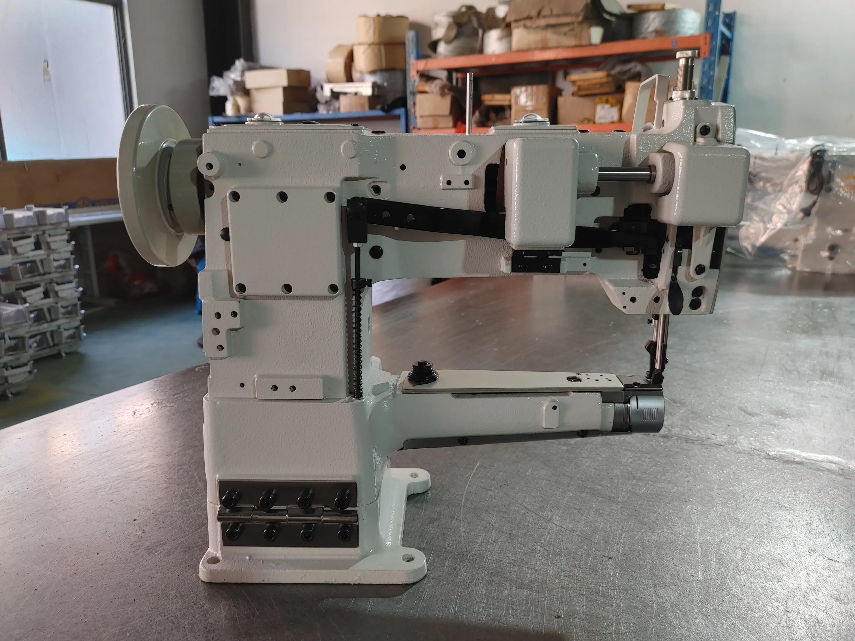 عالية الجودة Britex Br-246 واحد N-e-dle عالية السرعة اسطوانة السرير الثقيلة D-u-ty ماكينة خياطة الغرز المتشابكة سعر الجلود