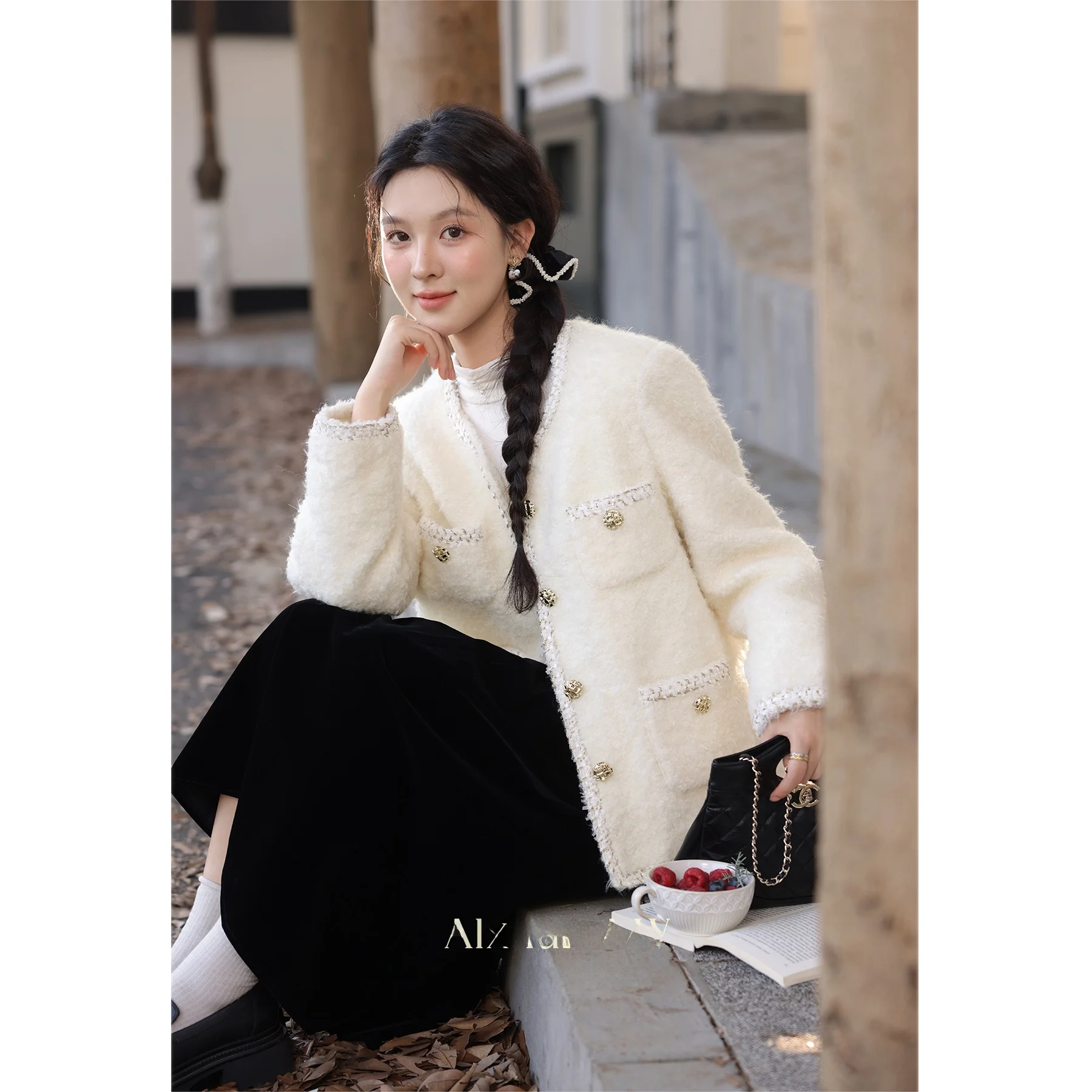 

Женская зимняя теплая верхняя одежда из меха ягненка South Deer: удлиненная куртка свободного кроя с V-образным вырезом на пуговицах, удлиненные рукава