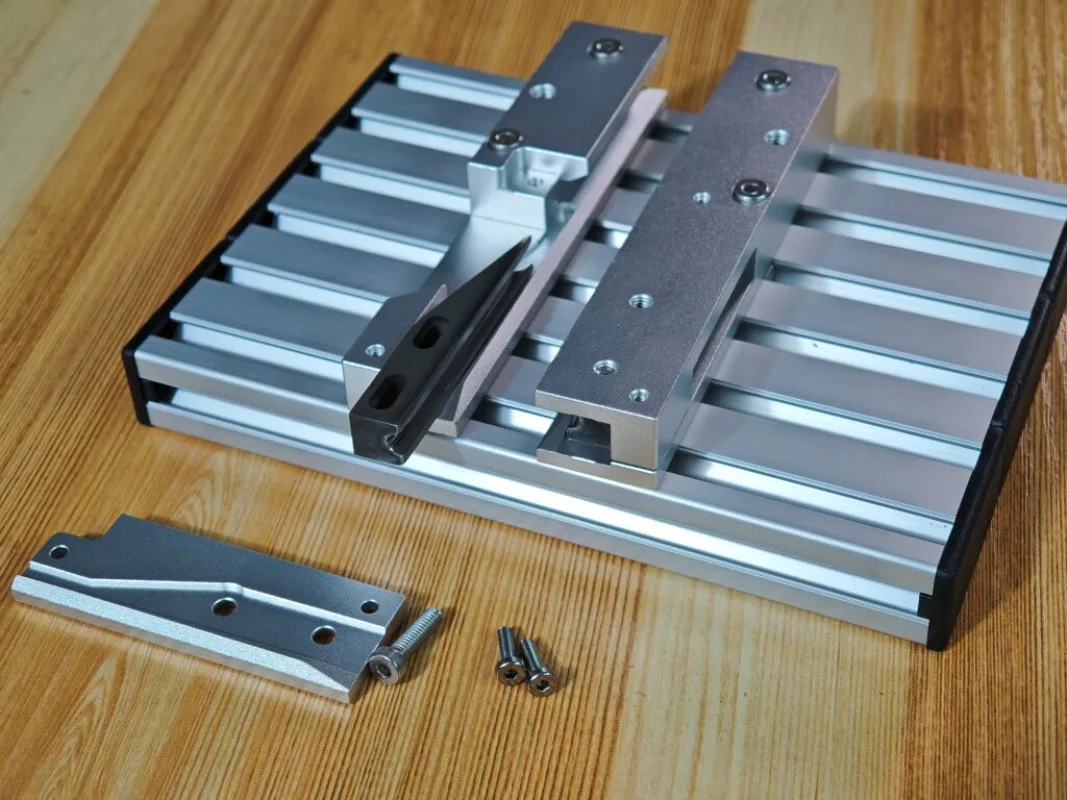 

Машинка для обработки края ремней, для округления и двусторонней дугообразной обработки, для ремней из кожи растительного дубления, для округления края ремня.