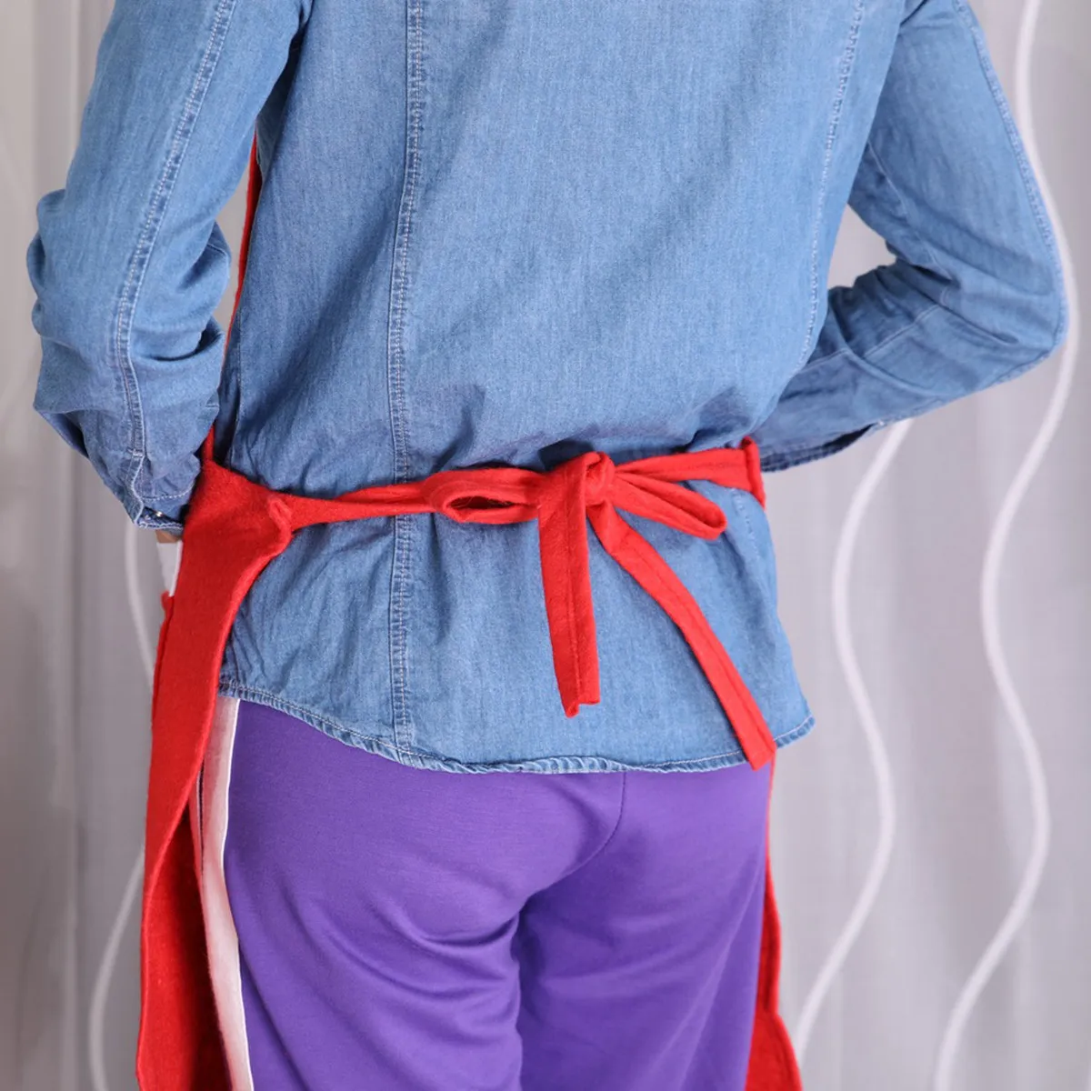 

Christmas Apron Santa Theme with Functional Pockets Perfect for Servers Chefs Home Decor Party Supplies Festive Decoration Photo