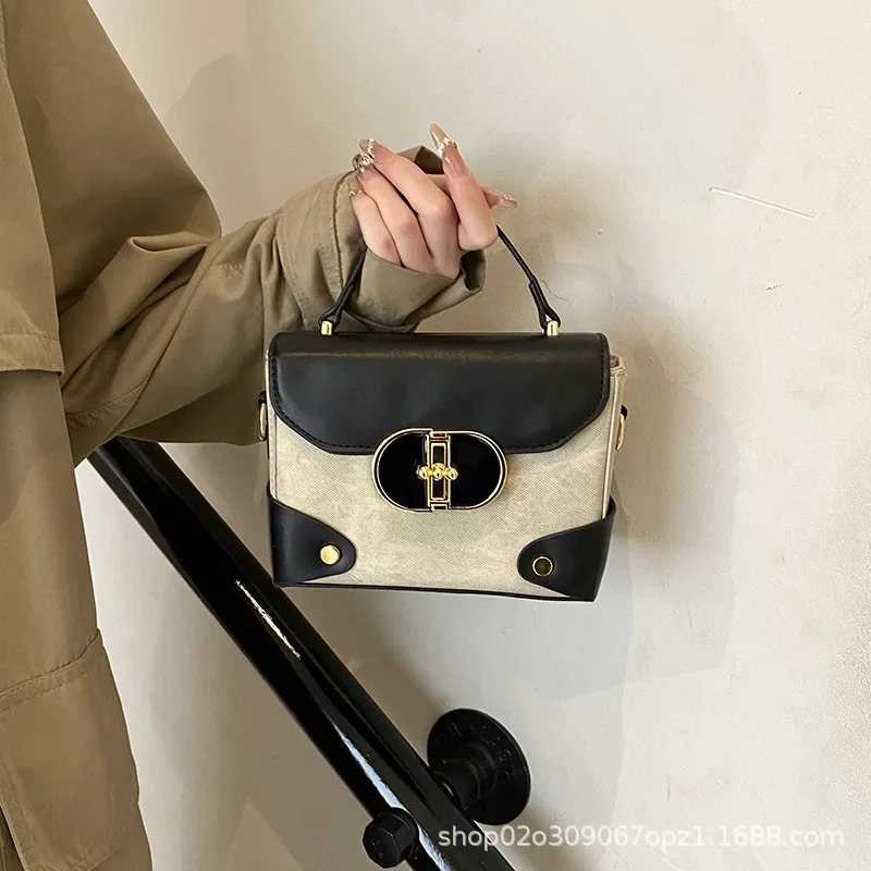 

2025 Новая текстурированная портативная маленькая квадратная сумка премиум-класса для женщин, мягкая кожаная сумка через плечо через плечо | Универсальная мода