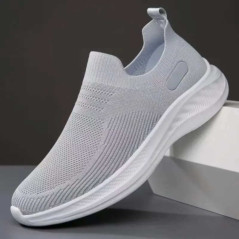 Zapatos informales de un paso para hombre, zapatillas deportivas antideslizantes de suela suave, transpirables, de tela vieja de Pekín, primavera y otoño, novedad de 2024