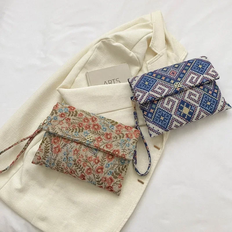 Ethnic Style Clutches Summer New Women Handle Wrist Bags Fragmented Flower Letter Envelope Ladies Clutch Bag Trend Wristlet Bags