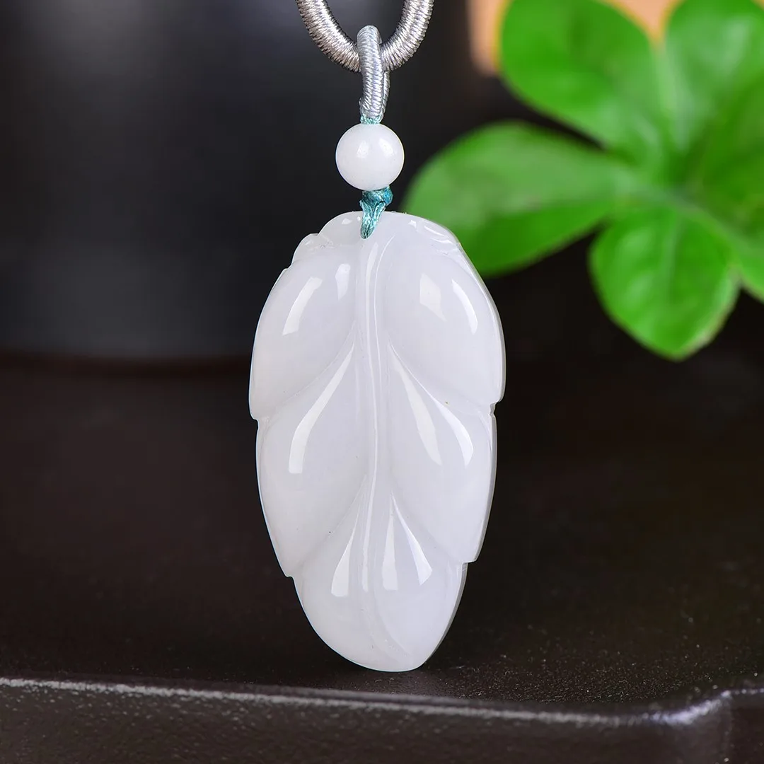 Pendentif en jade de pati-zan diversifié blanc Hetian