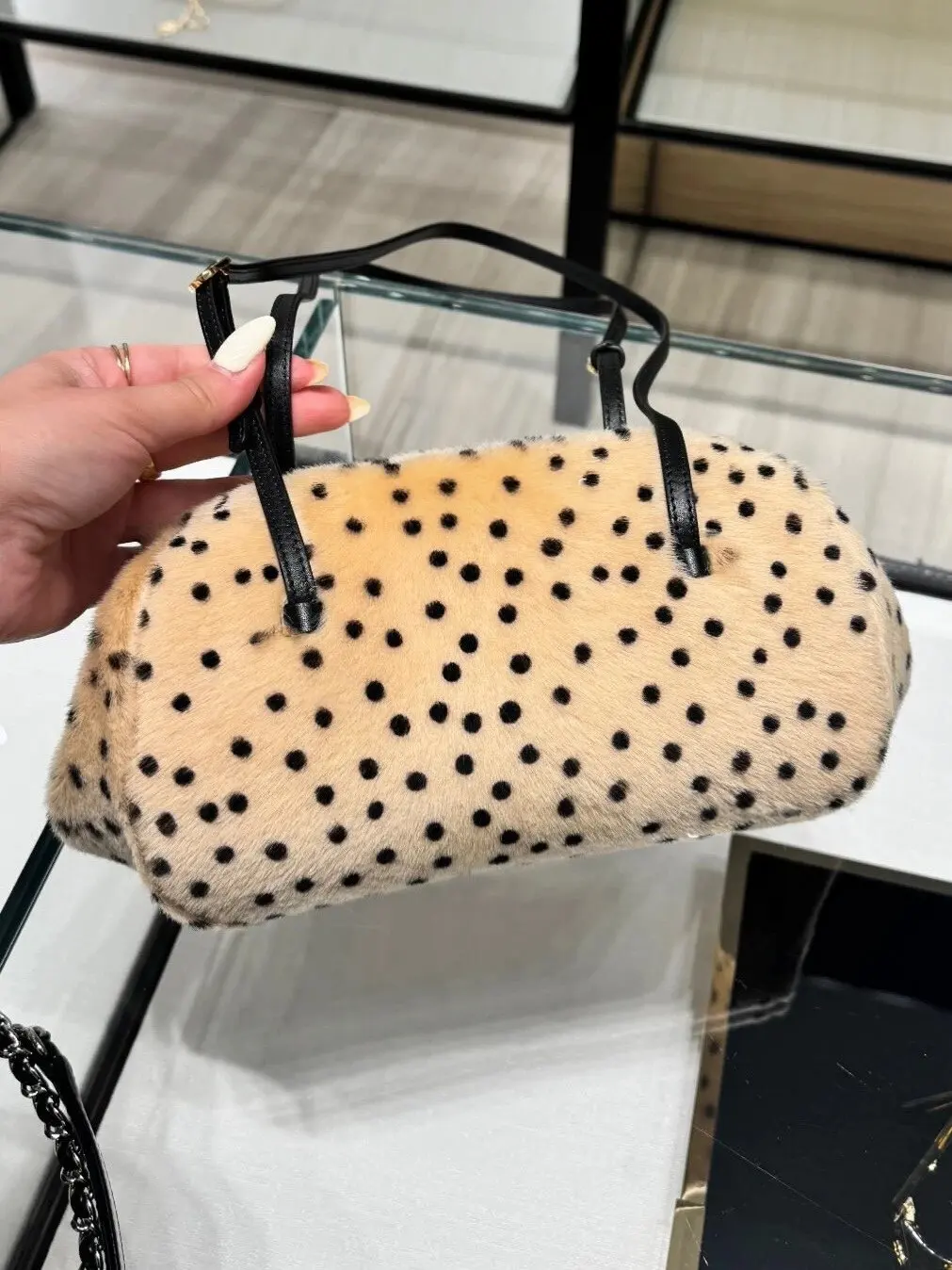 Jennie Large Capacity Plaid Dot Plush Hair Clip Bag Women's Shoulder Crossbody Pillow Bag Original Design Lock Buckle Soft Le...