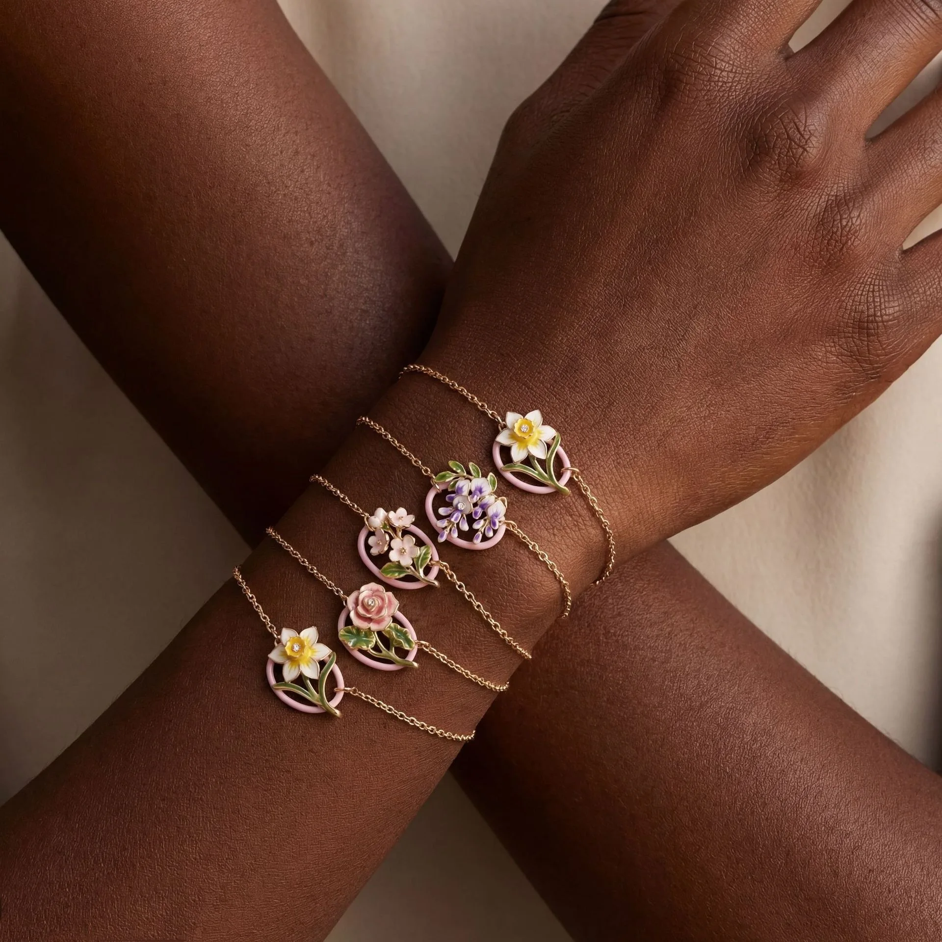 Flower Shaped Chain Bracelet Fashion Elegant Enamel Multiple Retro Rose Charm Bracelets For Women Girl Flower Bracelet Accessory