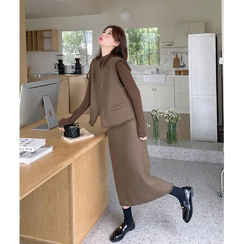 

Женский комплект с модным жилетом, весна-осень 2023, новая высококачественная утягивающая юбка, комплект из футболки, длинный све, круглый, Ne Polye...