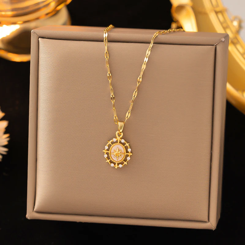 Fotografia 4: Colar pingente North Star de luxo francês com placa redonda incrustada com zircônio e estrela octogonal, colar requintado.