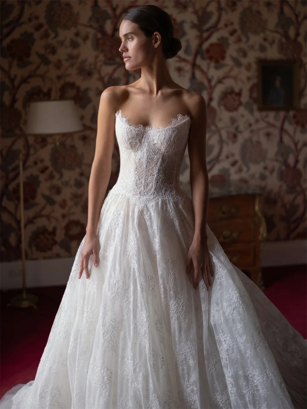 Tokyo Customized Elegant Tulle Wedding Dresses Strapless Sleeveless Back Lace-Up Bridal Gowns 2025 White A-Line Wedding Gowns